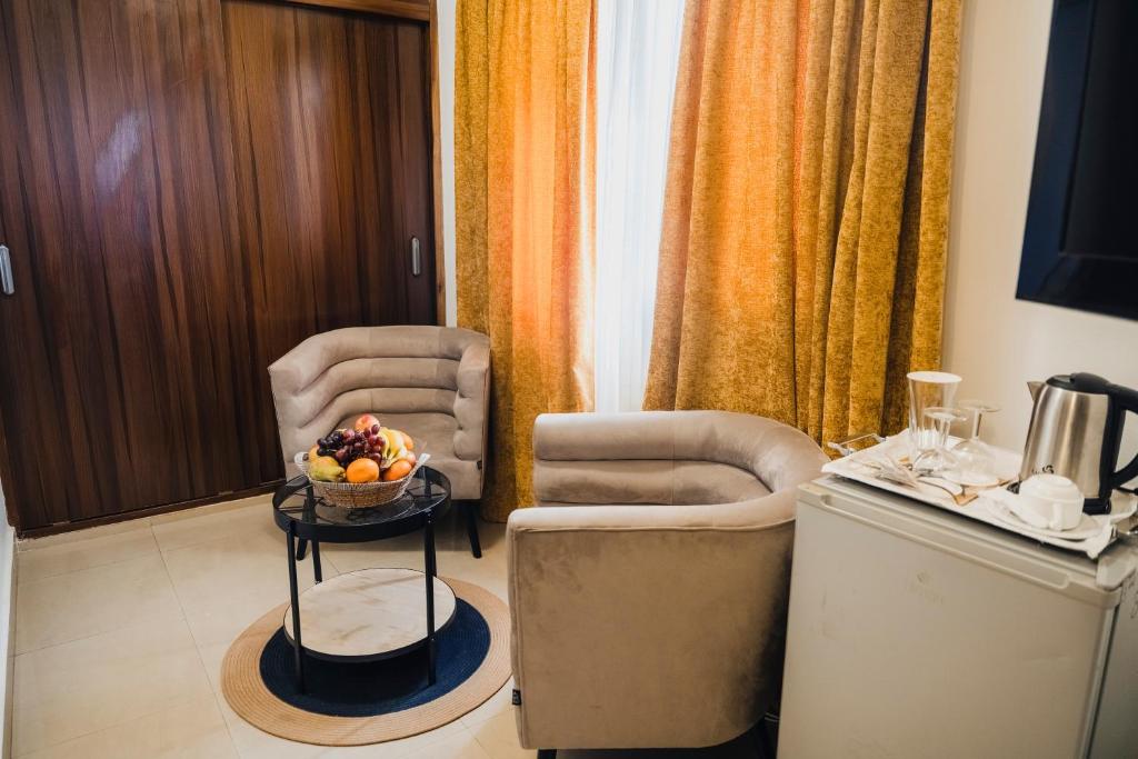 HOTEL NINA