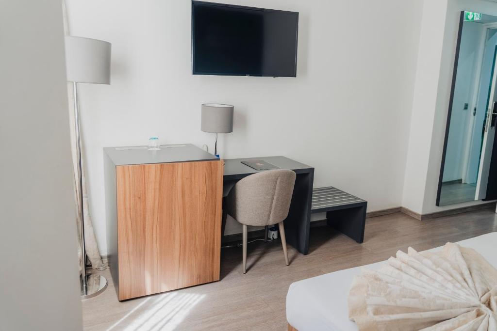 HOTEL NINA