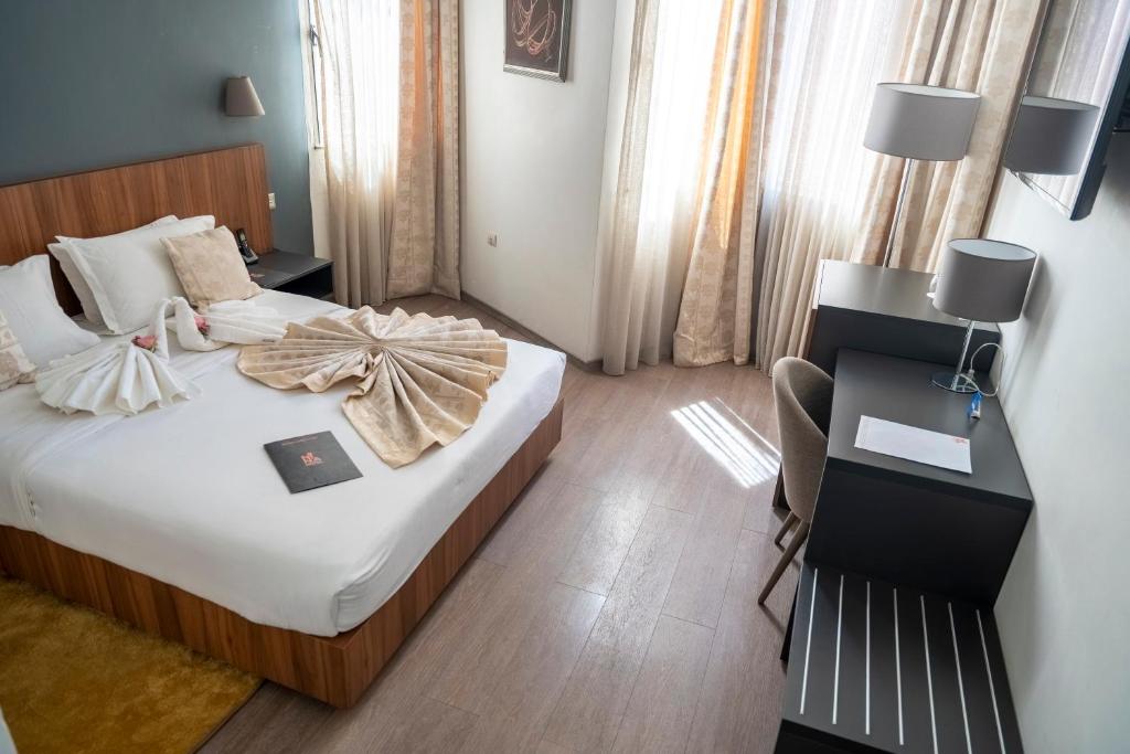 HOTEL NINA